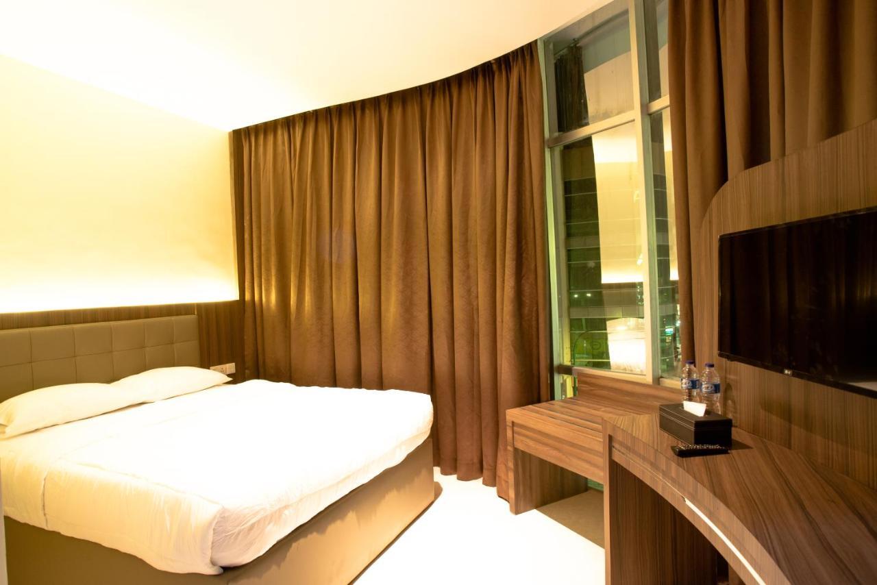 Ak Hotel Nagoya Hill Batam Kültér fotó