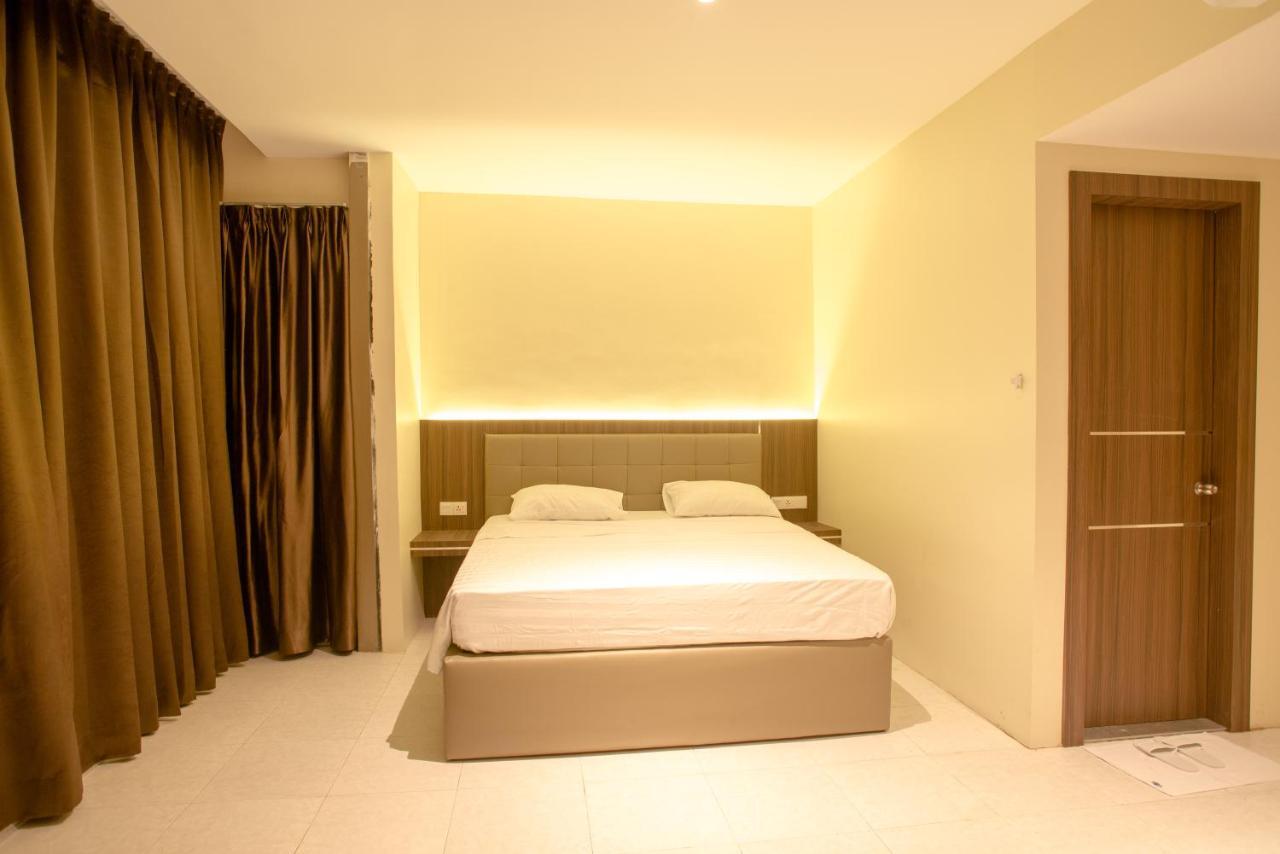 Ak Hotel Nagoya Hill Batam Kültér fotó
