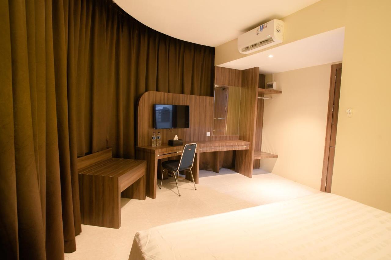 Ak Hotel Nagoya Hill Batam Kültér fotó