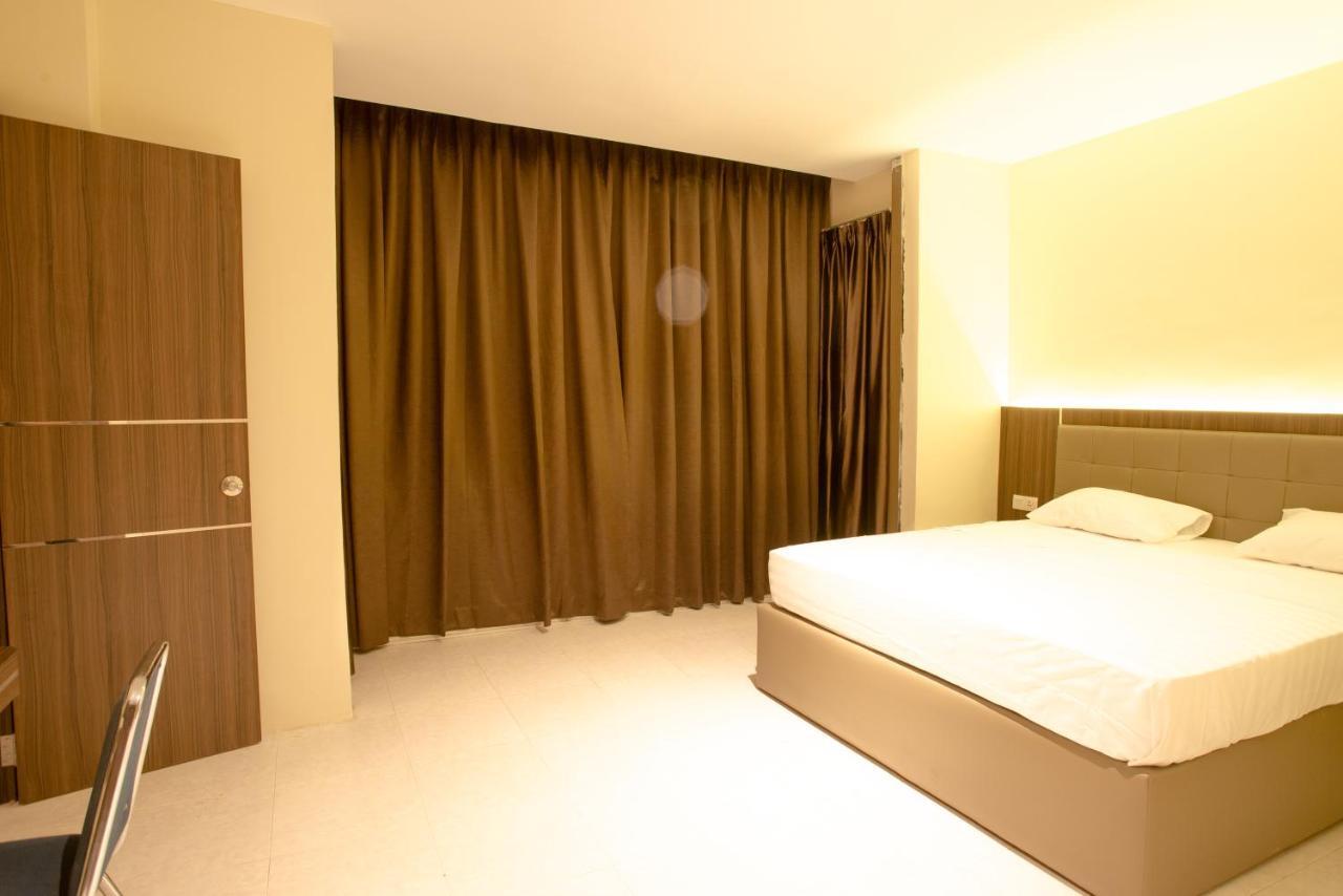 Ak Hotel Nagoya Hill Batam Kültér fotó