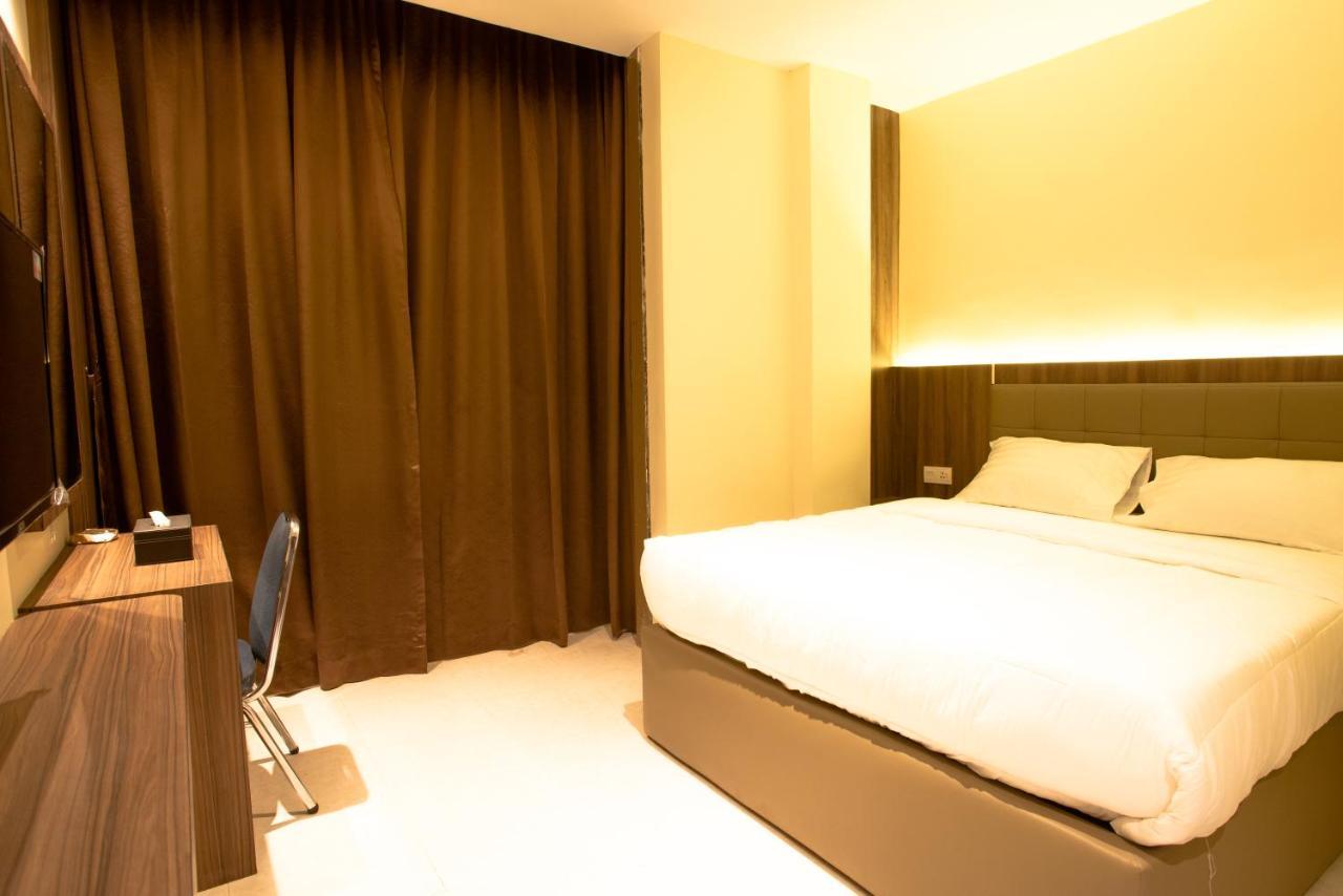Ak Hotel Nagoya Hill Batam Kültér fotó